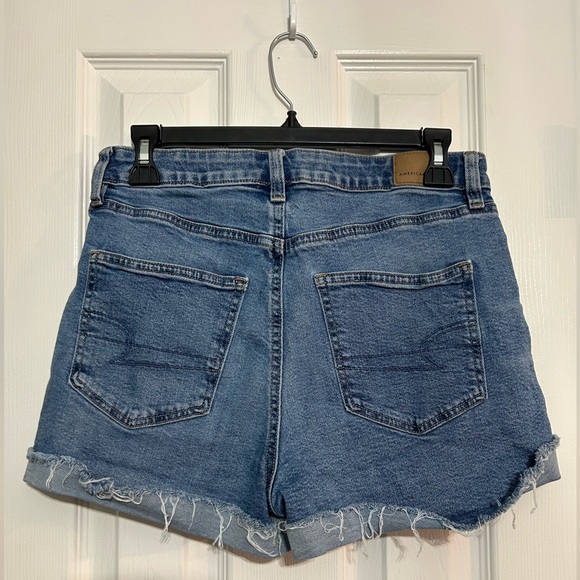 American Eagle Outfitters Distressed Blue Jean Mom Short Size 6 - Picture 3 of 6